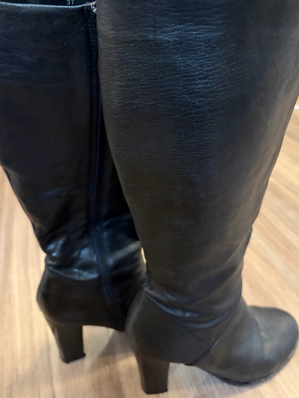 Women's Black Knee-High Leather Heeled Boots